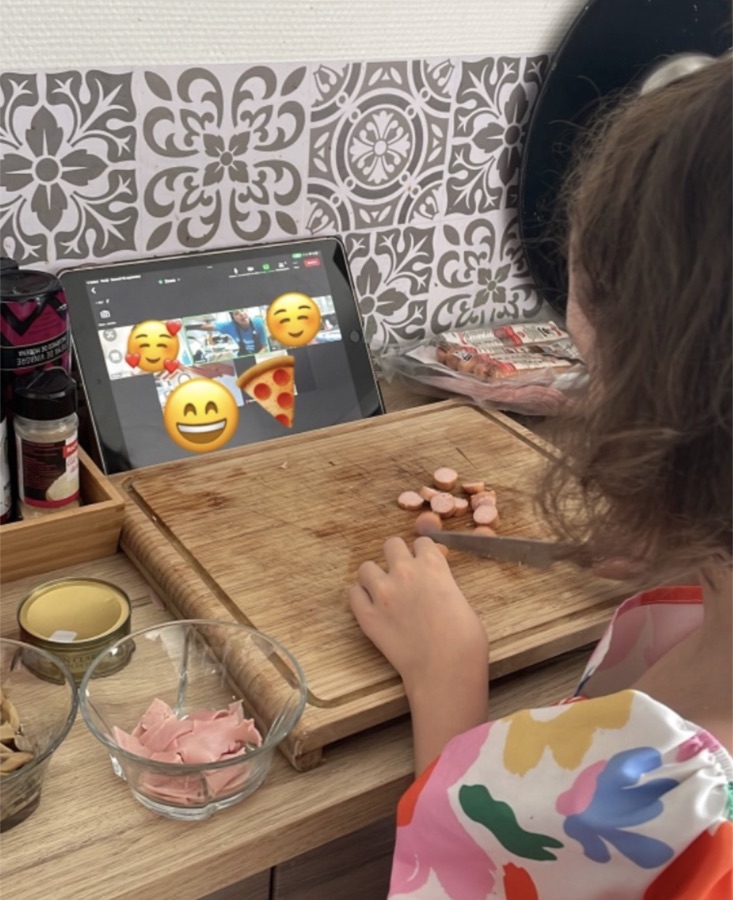 Real Diluu class: girl cooking along with her Spanish teacher on the tablet